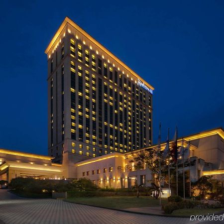 Radisson Blu Cebu Hotel Exterior photo